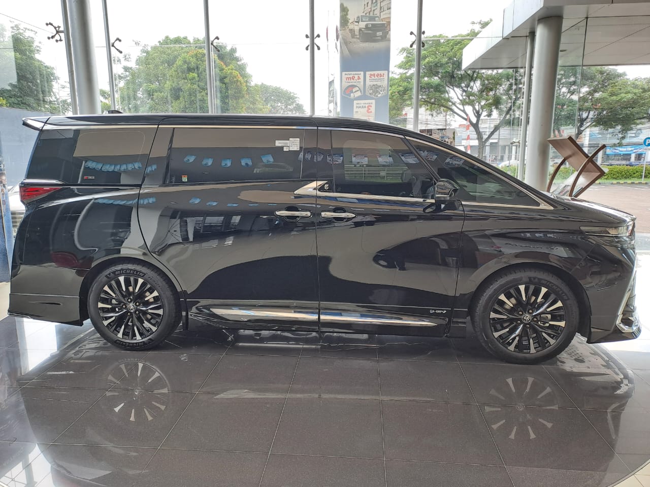 Promo Mobil Toyota Alphard Karawaci Tangerang